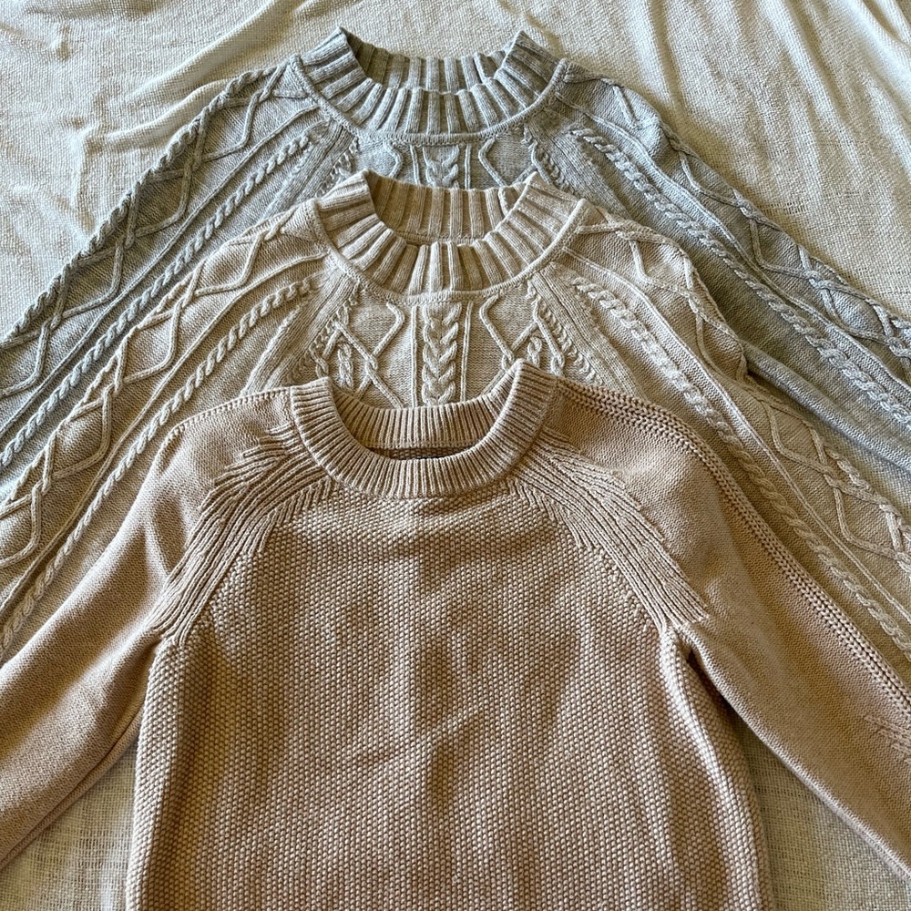 BUNDLE OF GAP SWEATERS SIZE XS